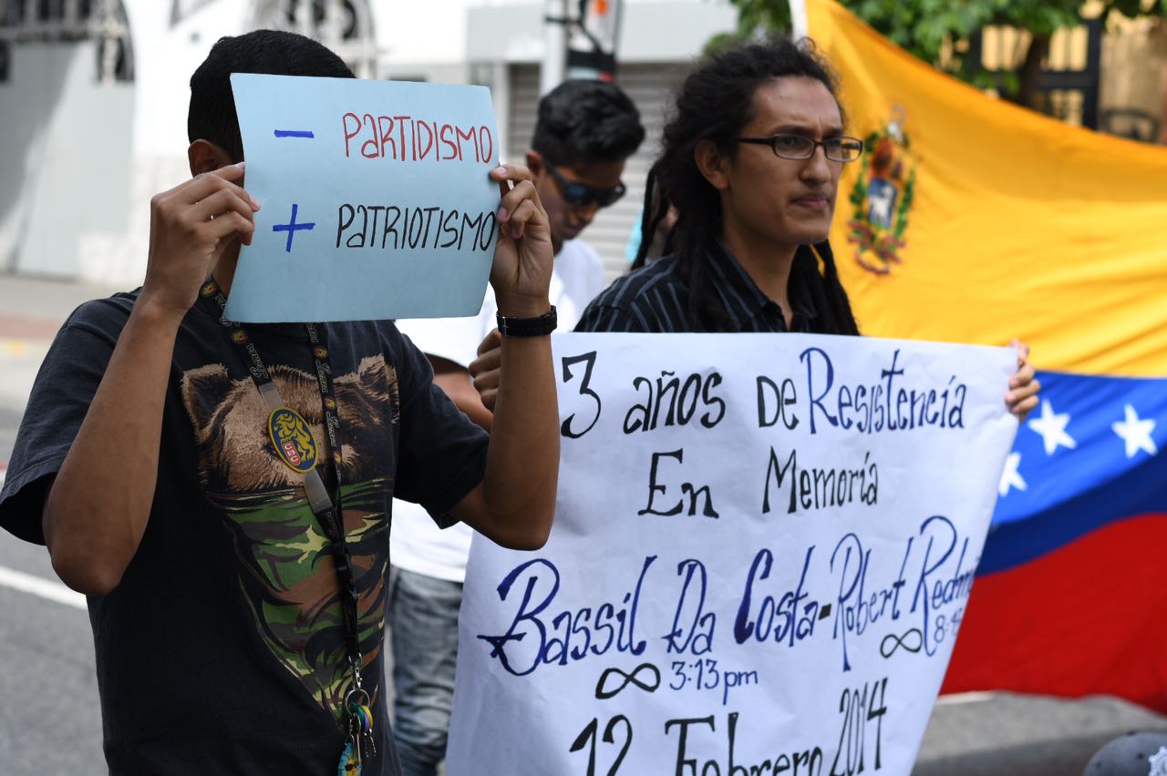 Comienza concentración para la marcha convocada por los estudiantes (Fotos)