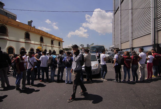 Así están los alrededores de la UCV por protesta estudiantil (fotos y video)