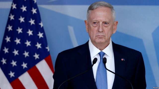 “El contribuyente estadounidense ya no puede cargar con una desproporcionada porción de la defensa de los valores occidentales”, dijo Mattis a sus colegas. / Foto VOA