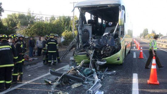 Mueren 19 personas al volcar bus cerca de frontera entre Argentina y Chile