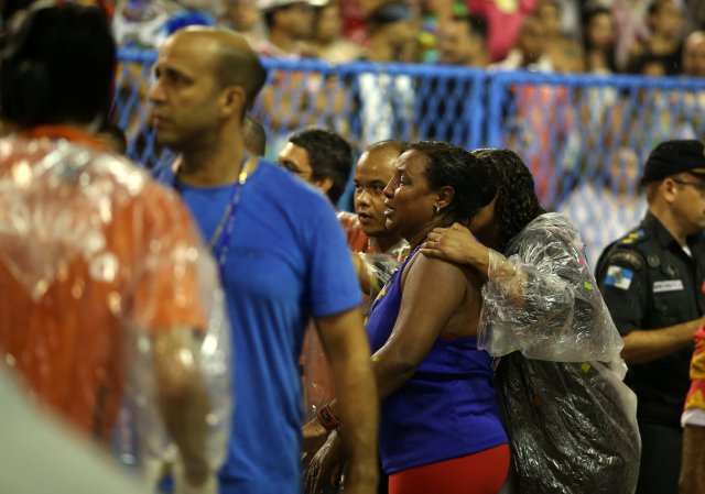 People look on after an accident during the carnival parade at the Sambadrome in Rio de Janeiro, Brazil, February 26, 2017. REUTERS/Pilar Olivares