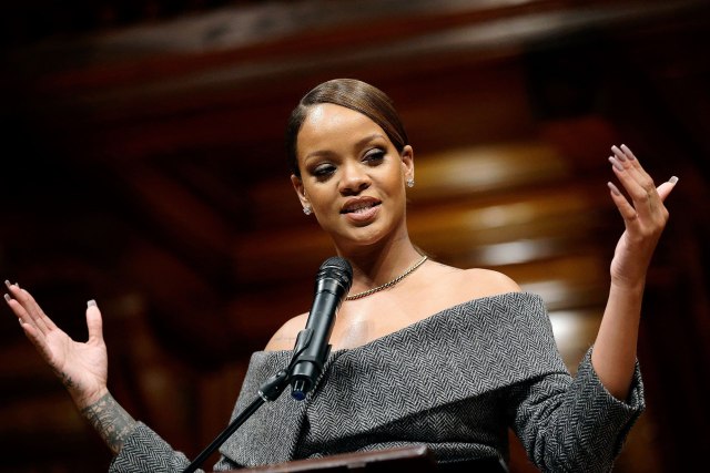 rihanna-humanitarian-award