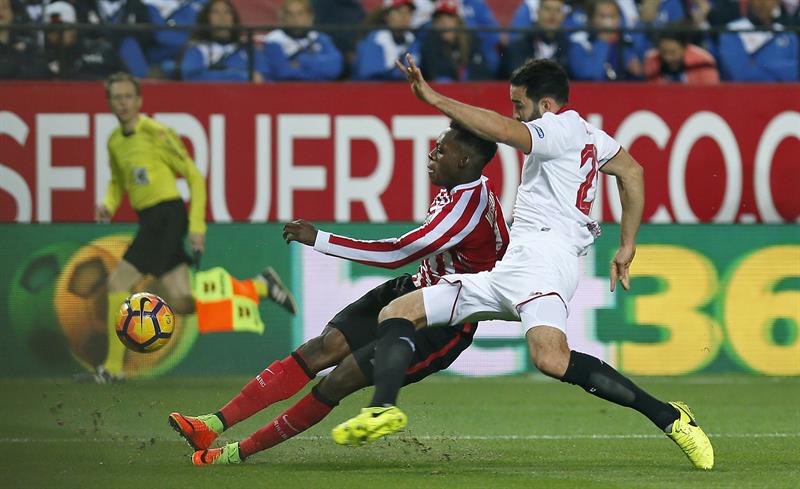 El Sevilla gana y presiona a Real Madrid y Barcelona