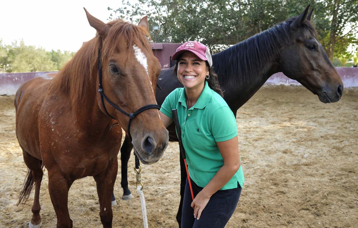 La mujer que monta a caballo desafiando a la sociedad de Arabia Saudita (fotos)