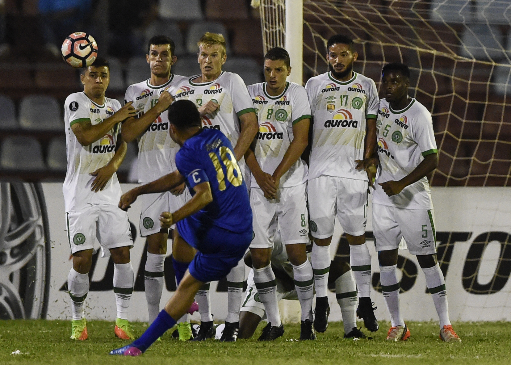 Ganar es “el mejor homenaje”: Chapecoense saltó a la cancha en la Libertadores