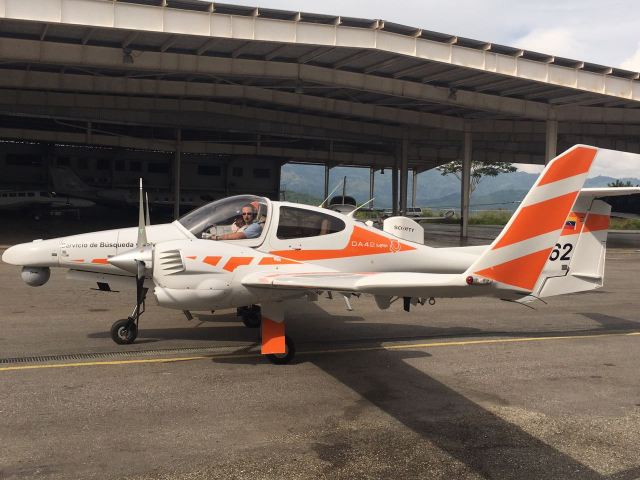 La aeronave DA-42 supuestamente recuperada en el aeropuerto Caracas en noviembre de 2016 / foto UN