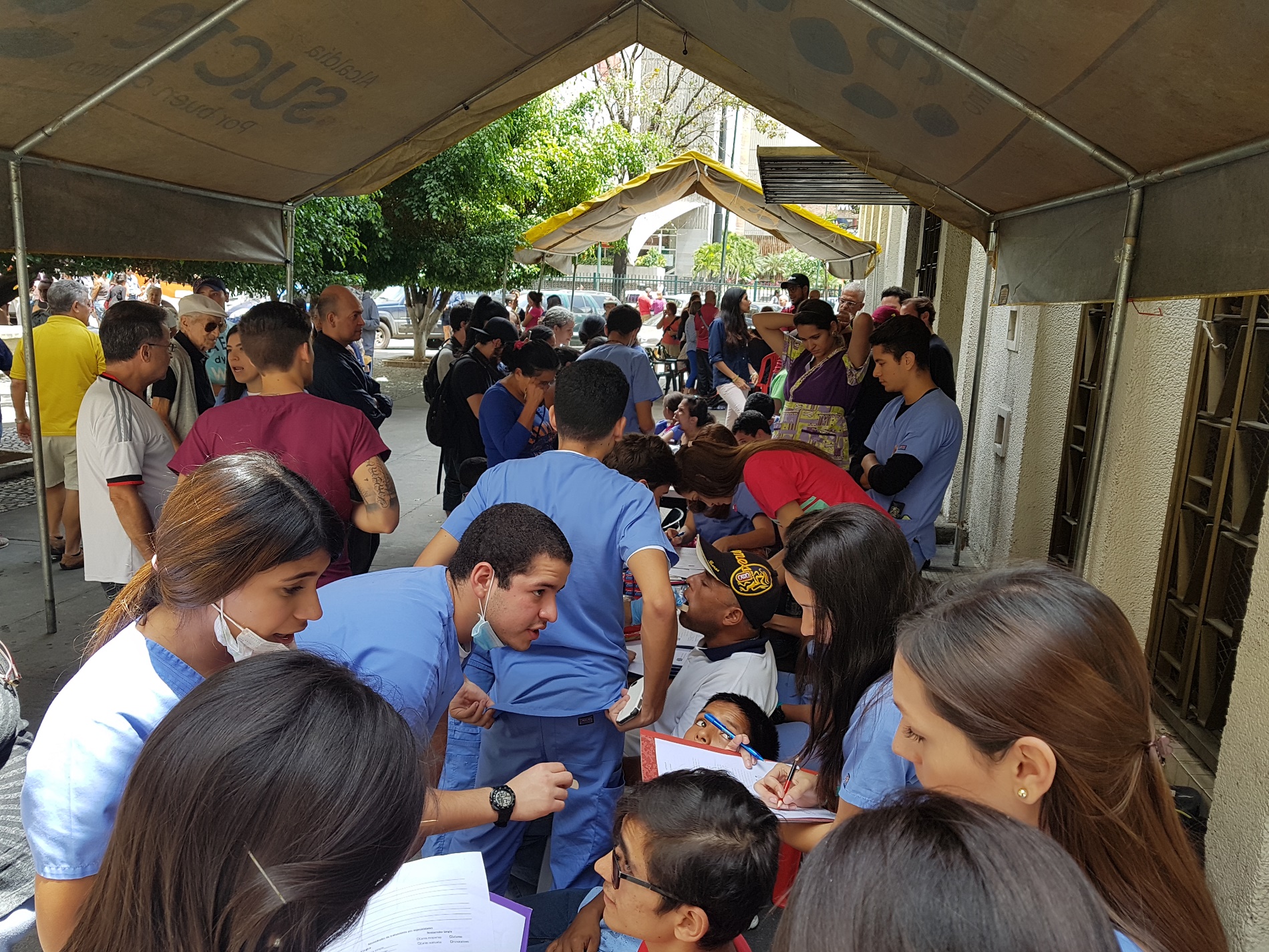 Brian Fincheltub con estudiantes de la USM y UCV iniciaron de jornada de atención integral