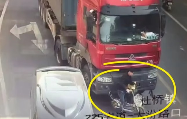 Un accidente real que parece sacado de una película de Jackie Chan (Video)
