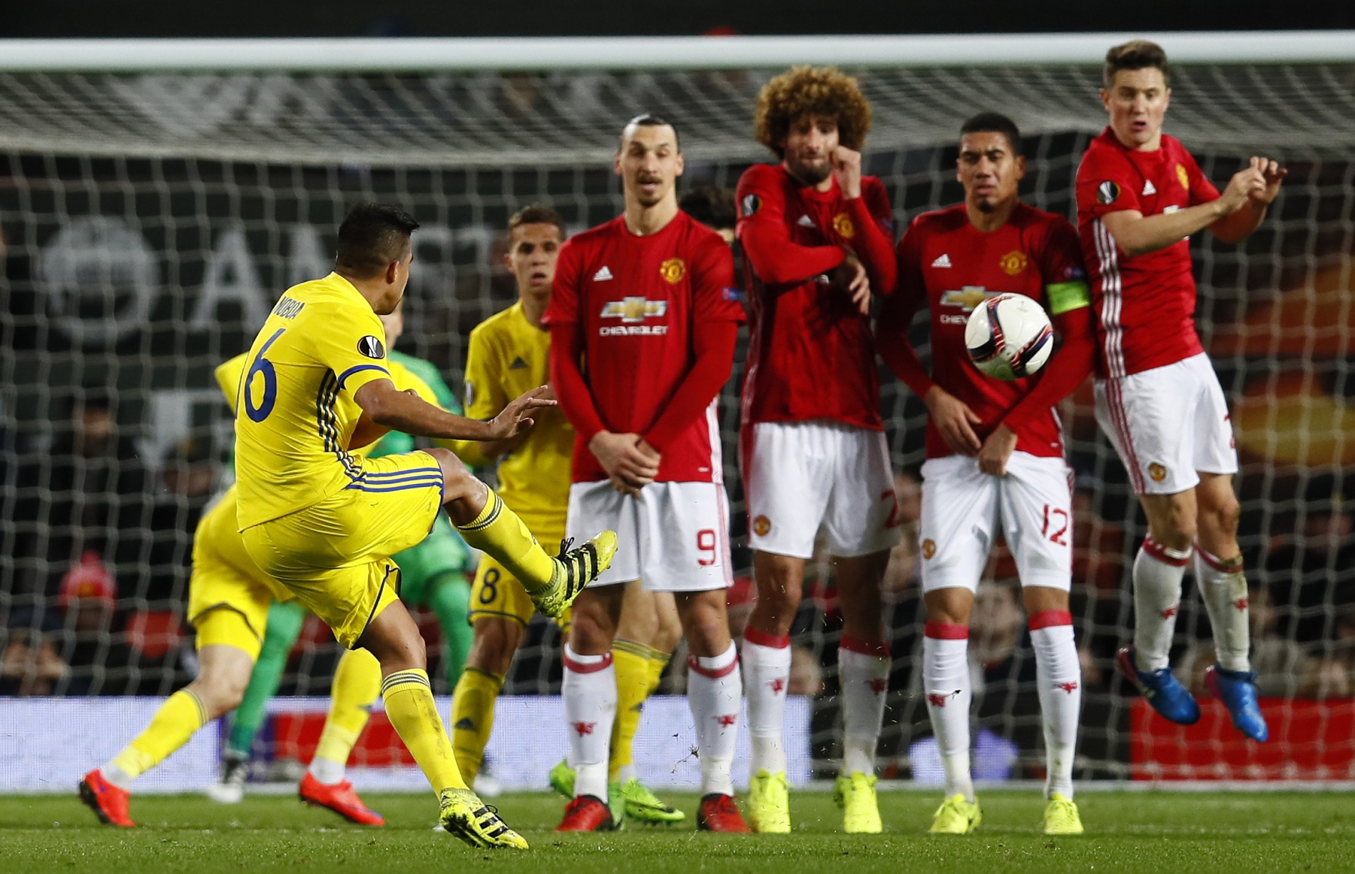 El United cumple ante el Rostov y el Roma muere en la orilla de la remontada en Europa League