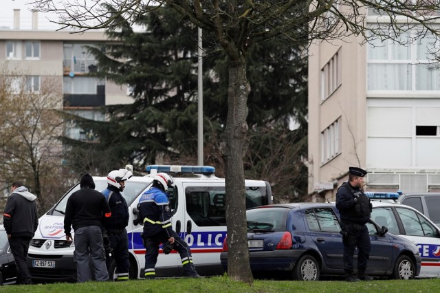 Police officers investigate at the house of the suspect of an attack at the Paris Orly's airport, on March 18, 2017 in Garges-les-Gonesse. A man who had been investigated for links to radical Islam was shot dead at Orly airport south of Paris on today after attacking a soldier on patrol and trying to grab her rifle. The same man is suspected of having shot at police earlier in the day, leaving an officer with minor wounds after being pulled over while driving in a suburb north of the French capital.  / AFP PHOTO / THOMAS SAMSON