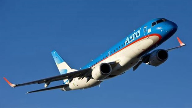 Un avión tuvo que hacer tiempo en el aire porque en la torre de control se quedaron dormidos