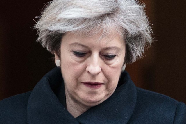 British Prime Minister Theresa May leaves 10 Downing Street in central London on March 23, 2017.  Britain's parliament reopened on Thursday with a minute's silence in a gesture of defiance a day after an attacker sowed terror in the heart of Westminster, killing three people before being shot dead. Sombre-looking lawmakers in a packed House of Commons chamber bowed their heads and police officers also marked the silence standing outside the headquarters of London's Metropolitan Police nearby.  / AFP PHOTO / POOL / Jack Taylor