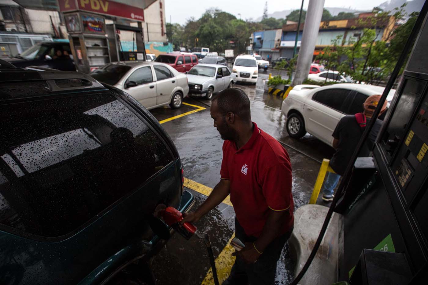 Pdvsa gasta diariamente 15 millones de dólares para importar gasolina