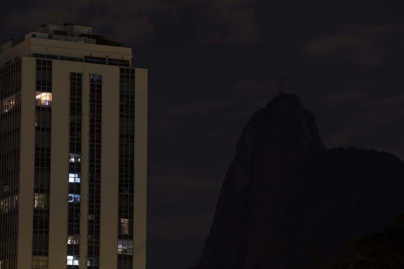 Iluminación del Cristo Redentor de Río fue apagada durante Hora del Planeta