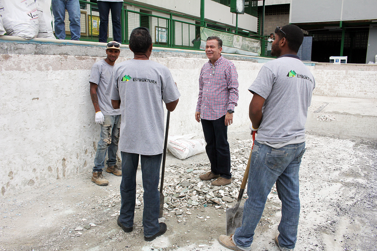 Alcaldía de Baruta avanza en remodelación de piscina del Rafael Vidal