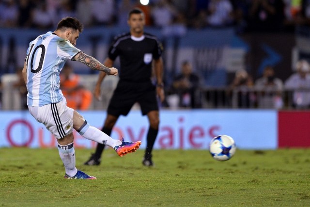 Lionel Messi durante el partido entre Argentina y Chile,  / Foto EFE / Juan Ignacio Roncoroni