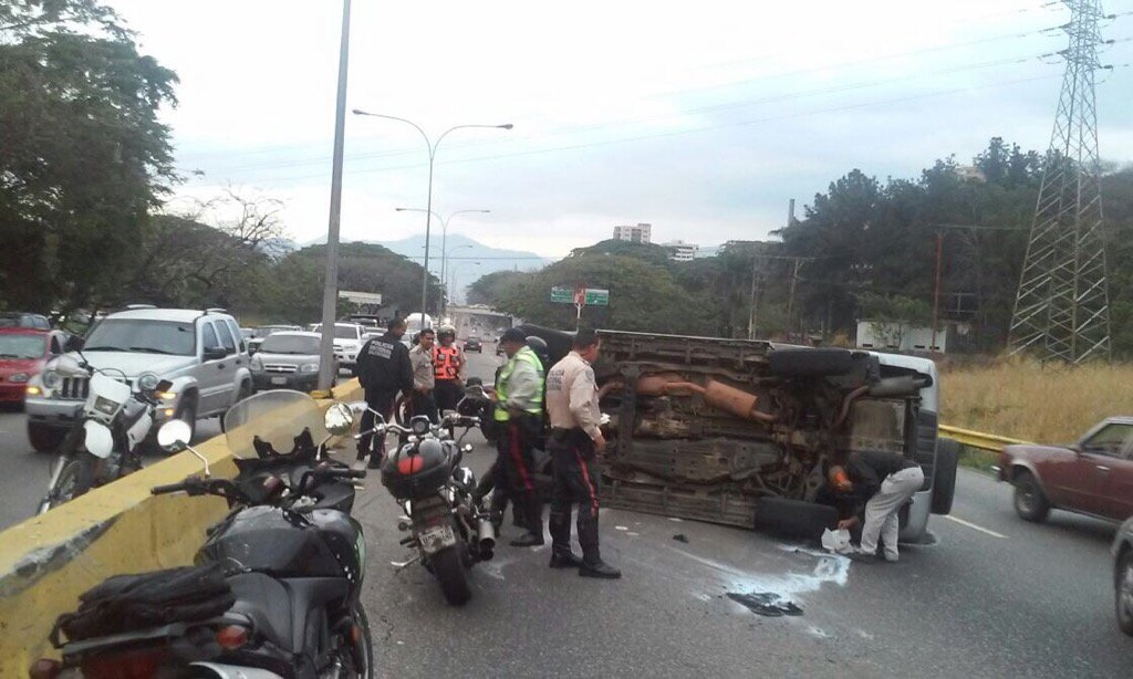 Dos personas heridas deja accidente en la Valencia-Puerto Cabello #28Mar