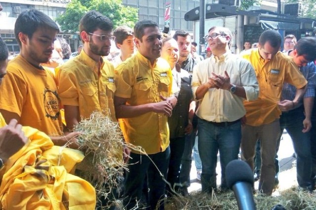 Diputados de PJ frente a la Magistratura del TSJ en Chacao / Foto @joseolivaresm 