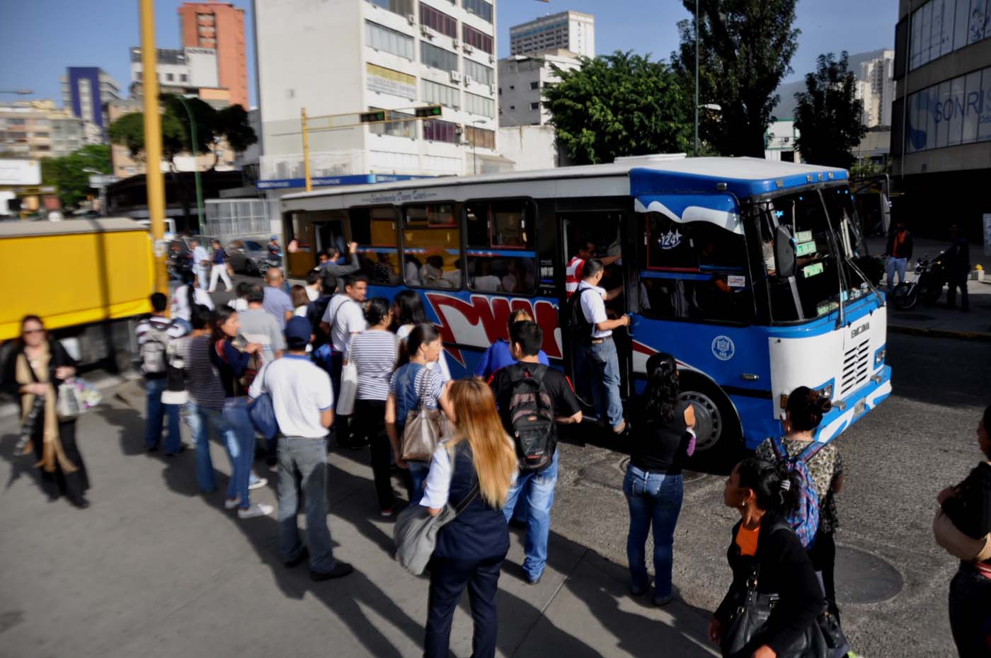 Caos en Caracas por cierre de estaciones del Metro y algunas avenidas (Fotos)