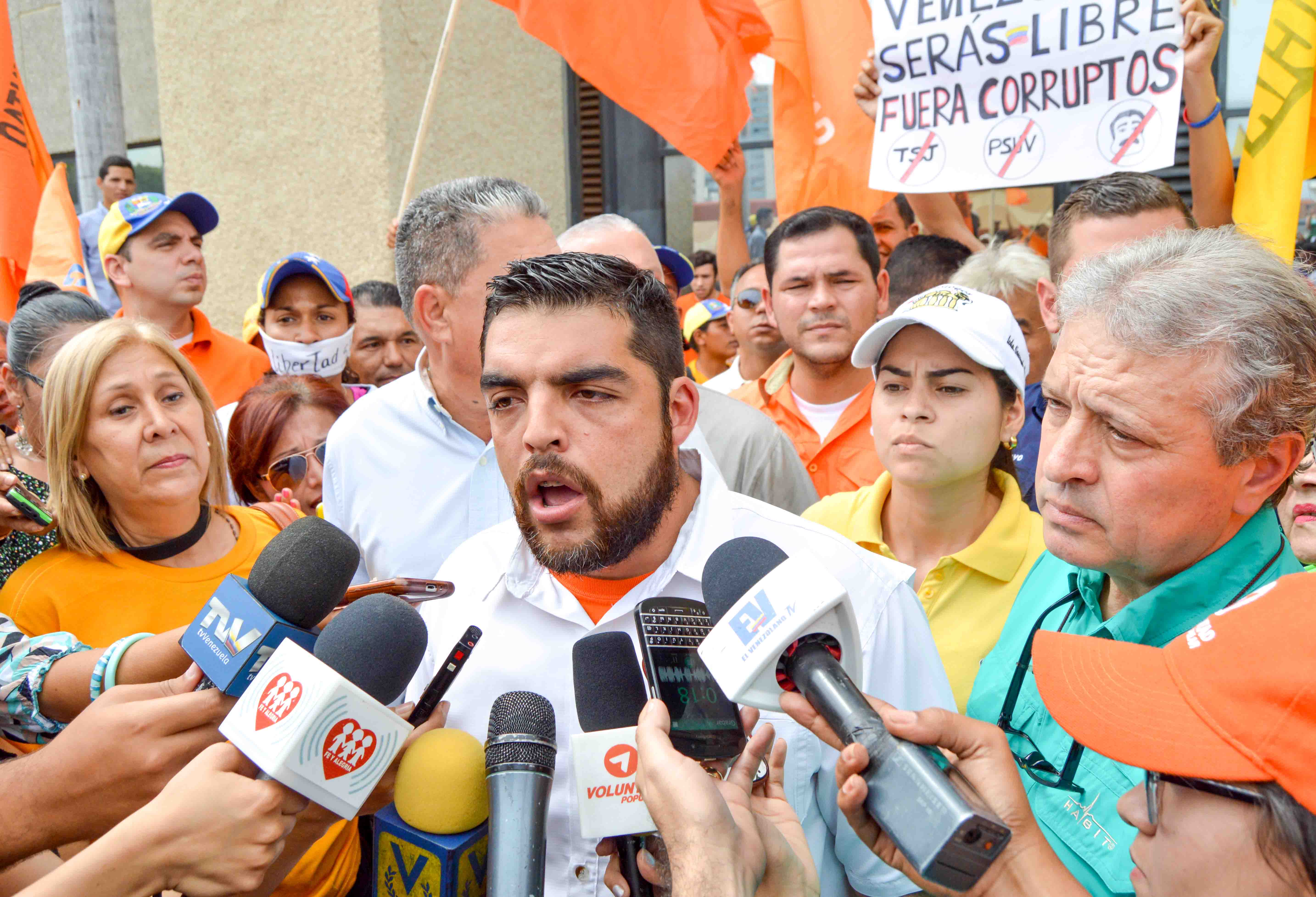 Zulianos exigen a los jueces decidir si están con el pueblo o con los golpistas