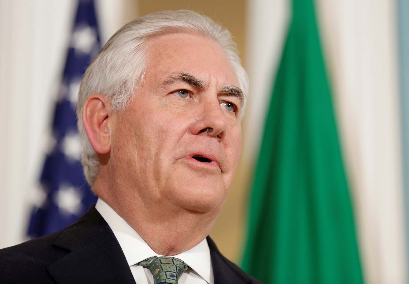 Tillerson descarta renuncia y reafirma compromiso con Trump