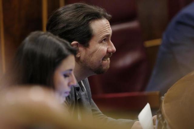 Pablo Iglesias, junto a la portavoz de Podemos, Irene Montero, en el Congreso de los Diputados.ALBERTO DI LOLLI