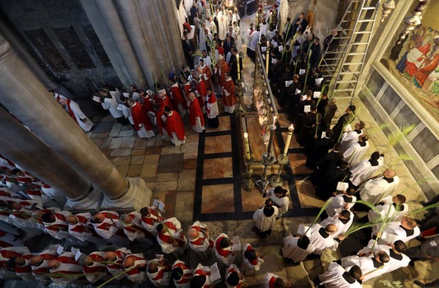 Catholic Christian worshippers attend a Palm Sunday ceremony in the Church of the Holy Sepulchre in Jerusalem's Old City April 9, 2017. REUTERS/Ammar Awad