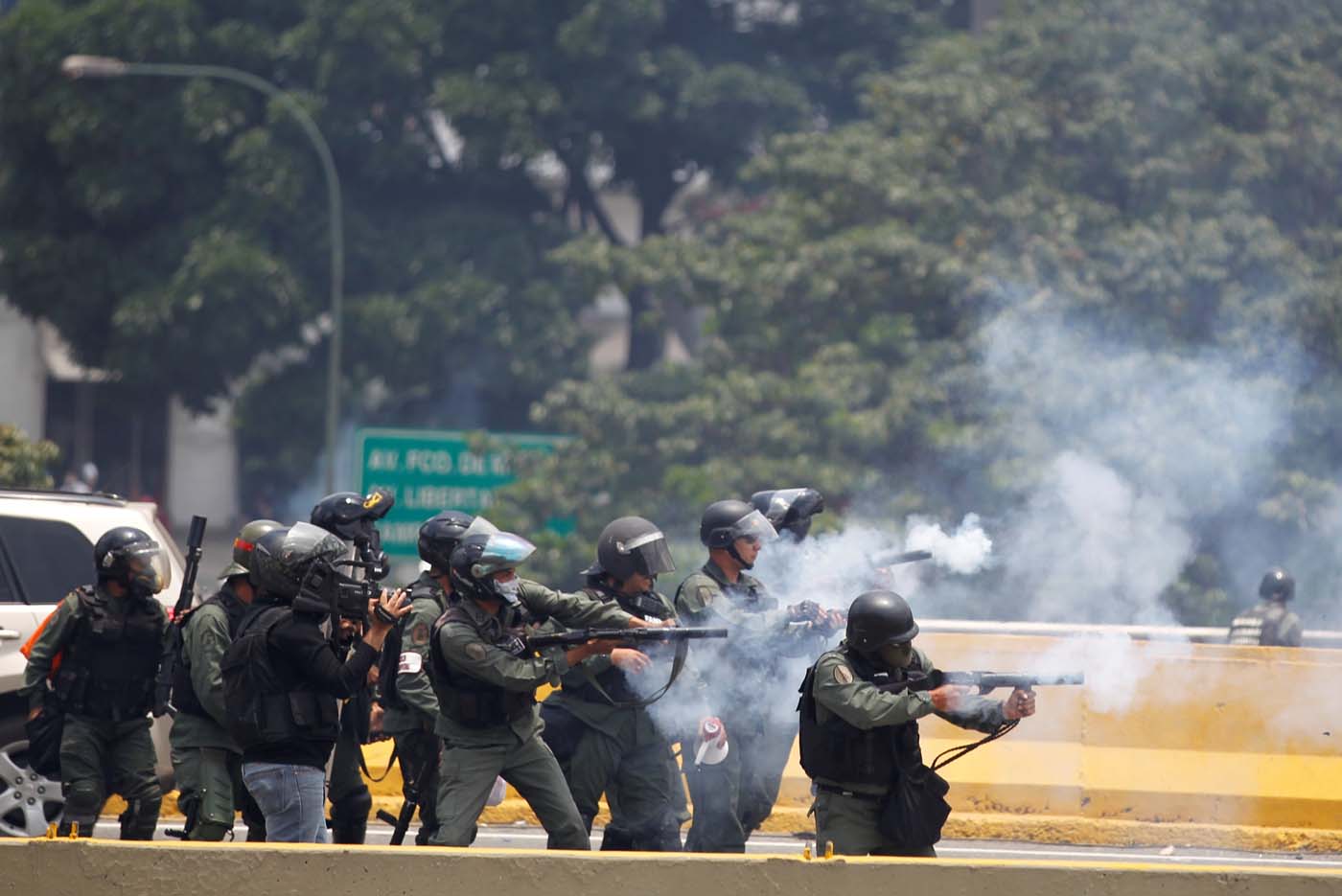 ¿Por qué no se aplican las normas de la Constitución frente al ejercicio del derecho a la manifestación?