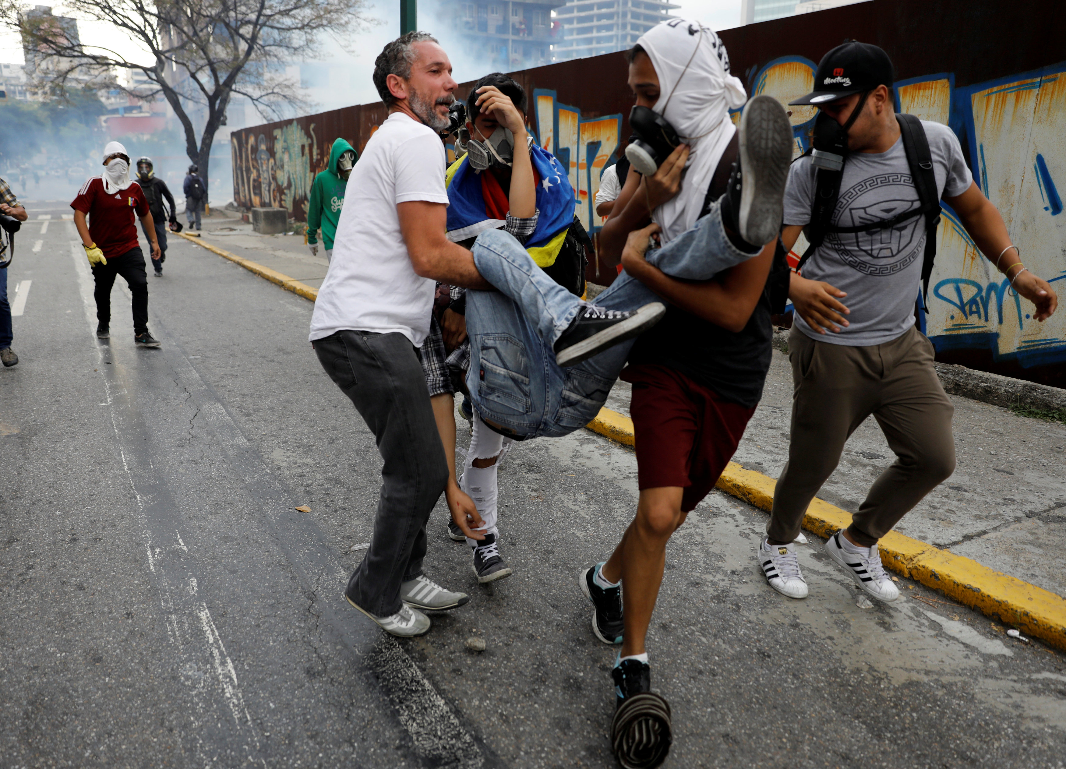 Ola de protestas antigubernamentales suma cinco muertos en el país