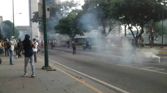 En las adyacencias de la Plaza Francia lanzaron lacrimógenas. Foto: Cortesía