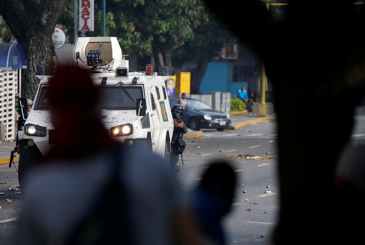 Marco Bozo a Ameliach: La paz no se impone a la fuerza ni por chantaje