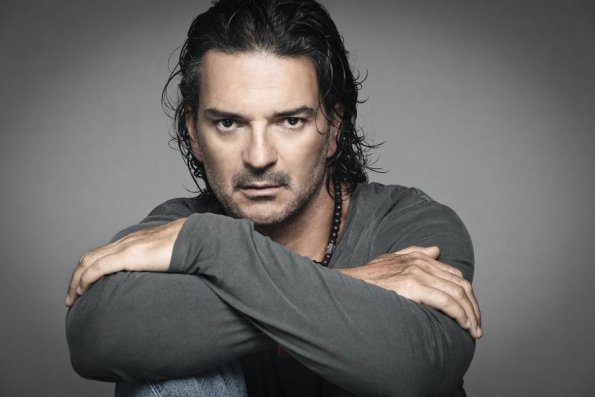 Arjona comienza con las entradas agotadas en su gira norteamericana “Blanco y negro”