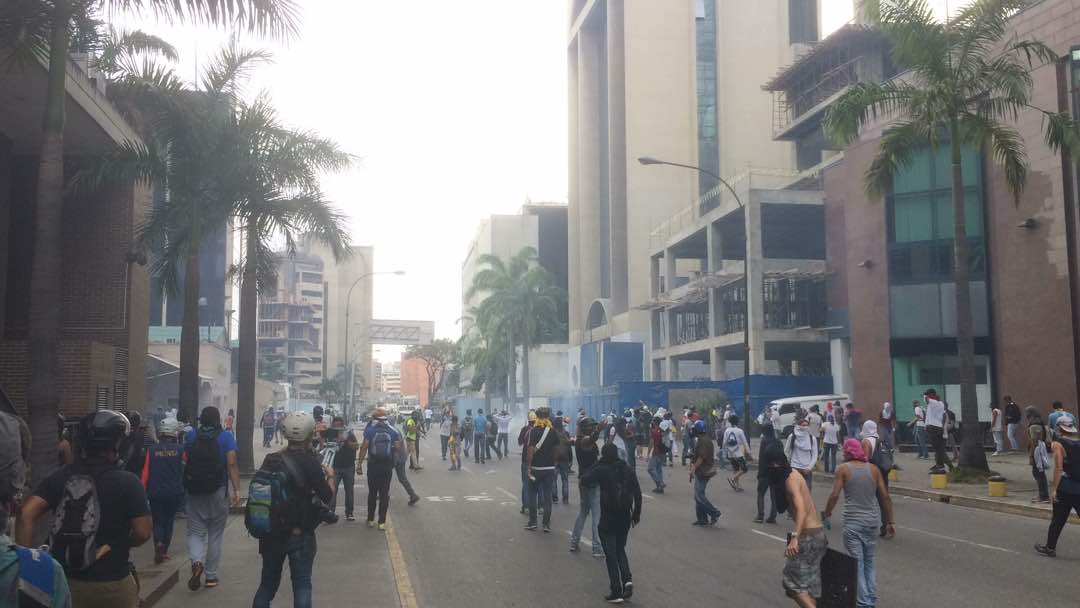 Fuerte represión contra manifestantes en El Rosal: Varios heridos y detenidos (Video + Fotos)