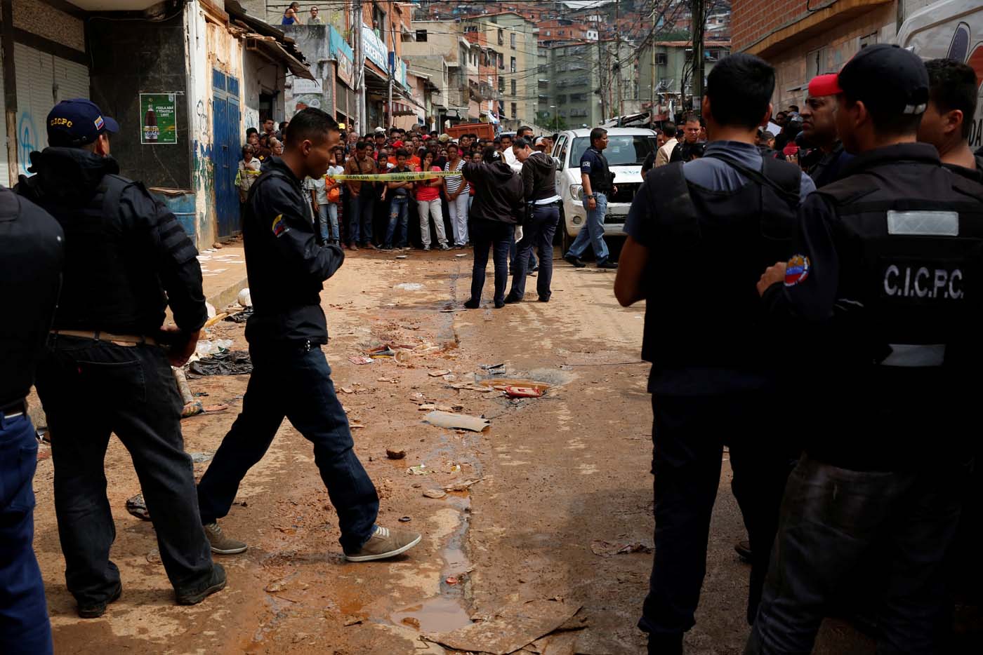 Once muertos durante saqueos en El Valle (fotos)