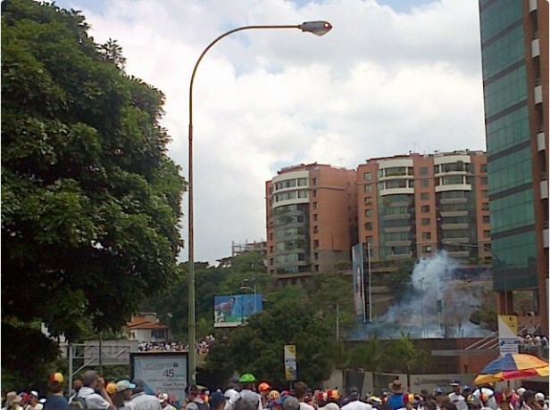 A la 1:50 pm repreprimieron a los manifestantes en El Rosal #22A