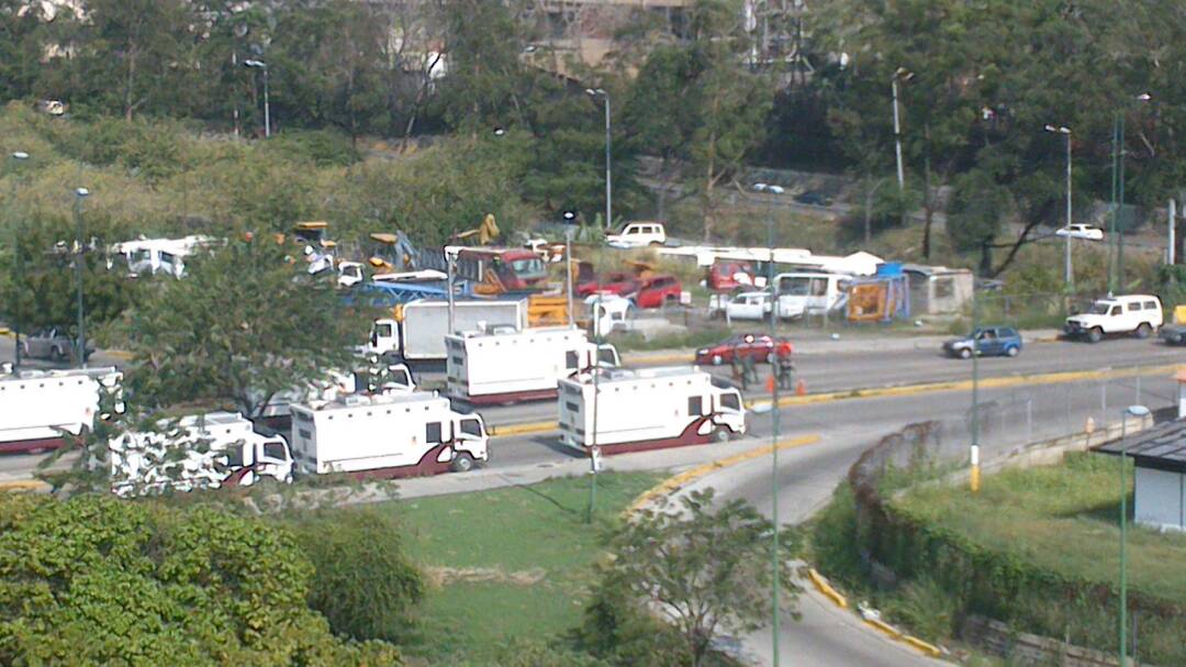 Tanquetas toman Montalbán y el distribuidor La Yaguara #22A (fotos)