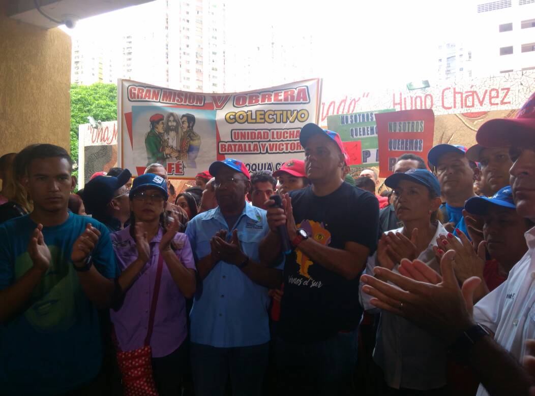 Cacerolean a los chavistas enchufados en su visita al Materno Infantil de El Valle #23A (videos)