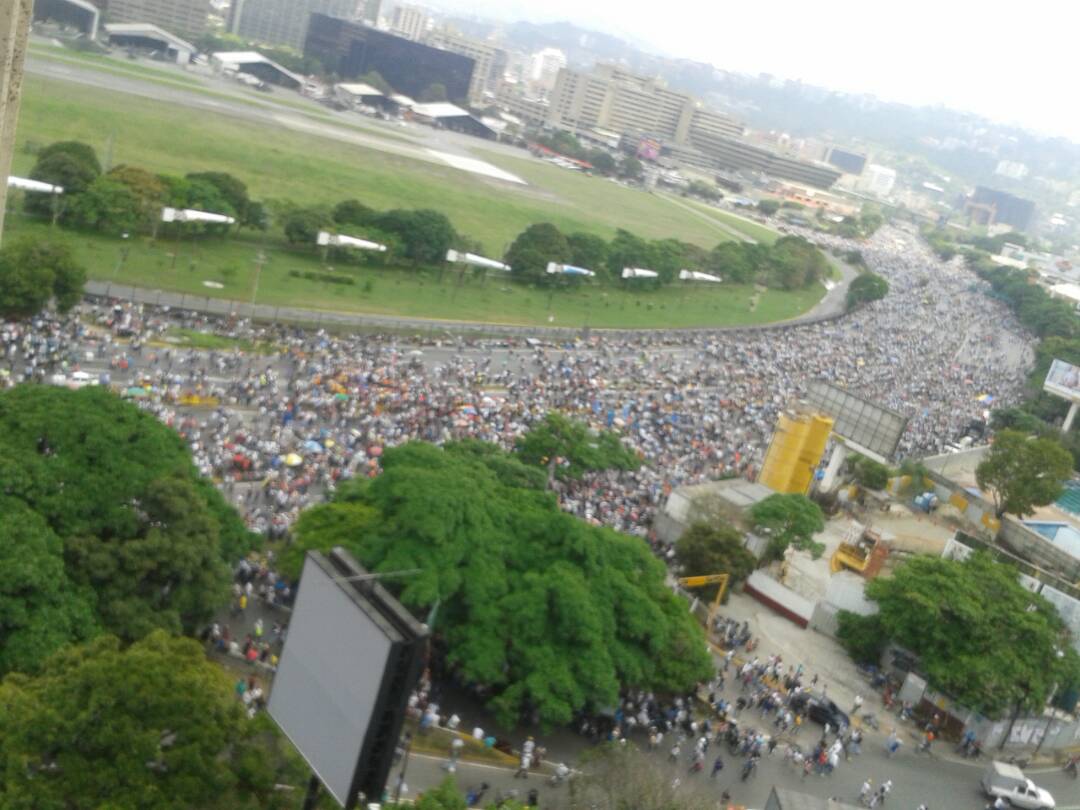 #24A Autopista Francisco Fajardo a las 2:00 pm