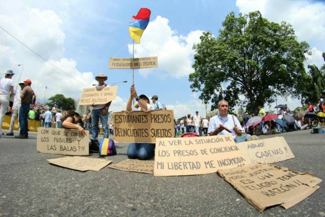 Lo mejor del plantón contra Nicolás en Caracas. Foto: Régulo Gómez / La Patilla