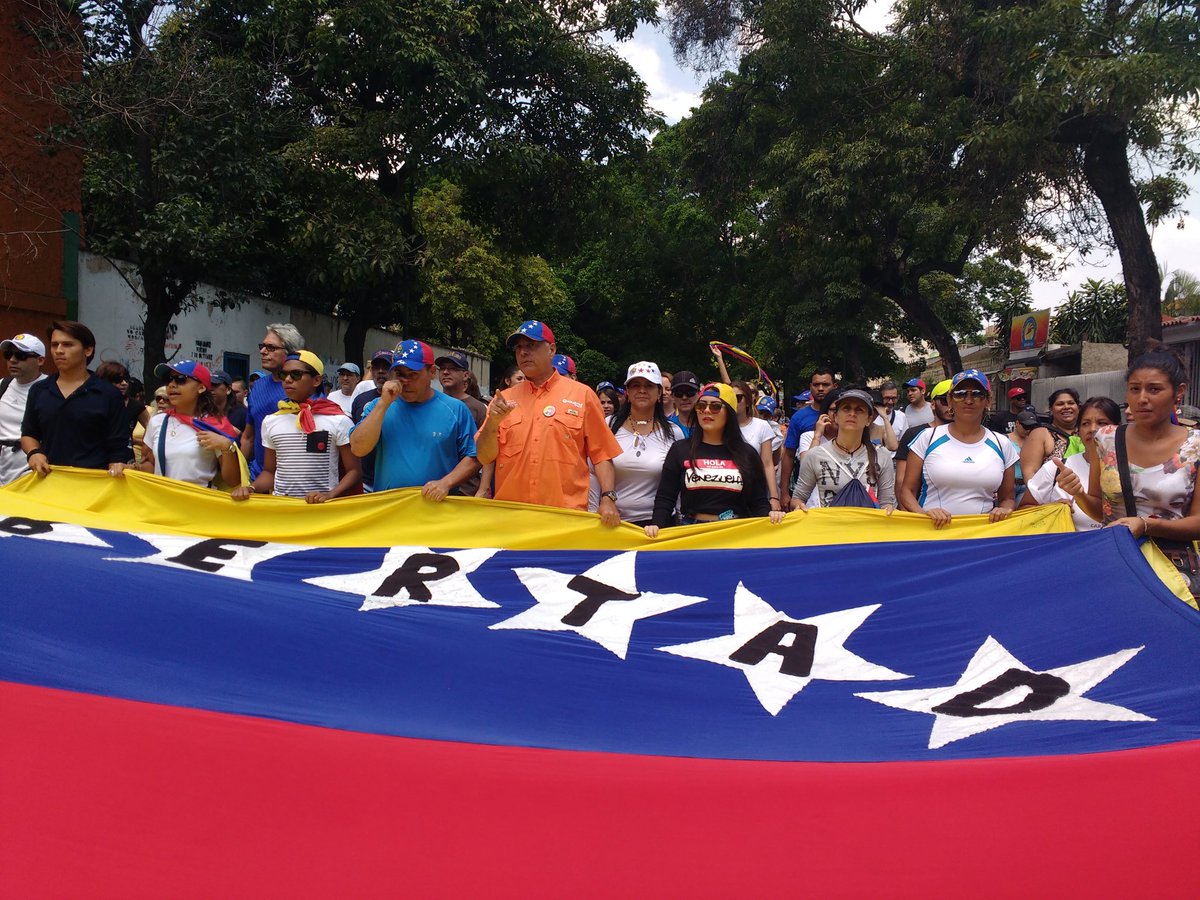 11:40 Movilización de Montalbán se une a la de El Paraíso para ir a Defensoría (Video)