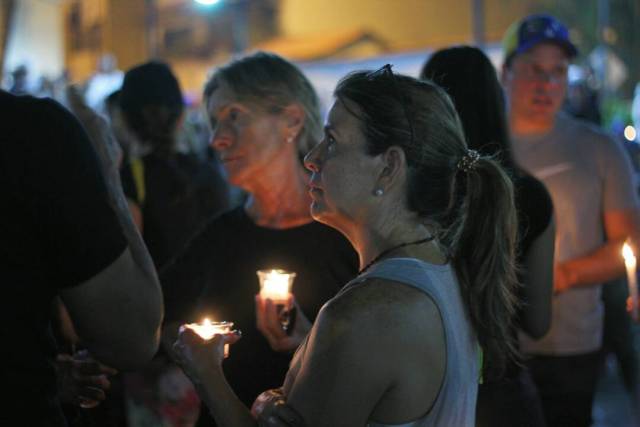 Vigilia en la Plaza Bolívar de Chacao este sábado 29 de abril. Foto: Régulo Gómez /Lapatilla