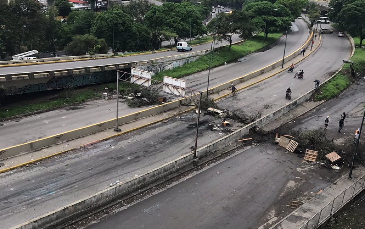 Más de tres horas de represión con lacrimógenas llevan vecinos de El Paraíso (Videos)