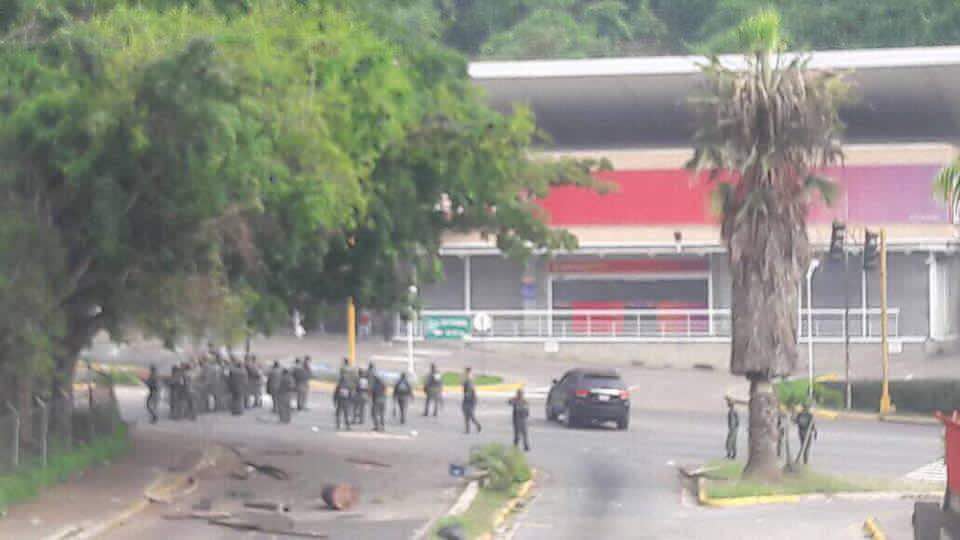 GNB arremete contra vecinos de La Tahona (Fotos y video)