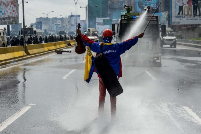 Wuilly Arteaga ofrecerá un concierto por la paz en chacaíto. AFP PHOTO / FEDERICO PARRA