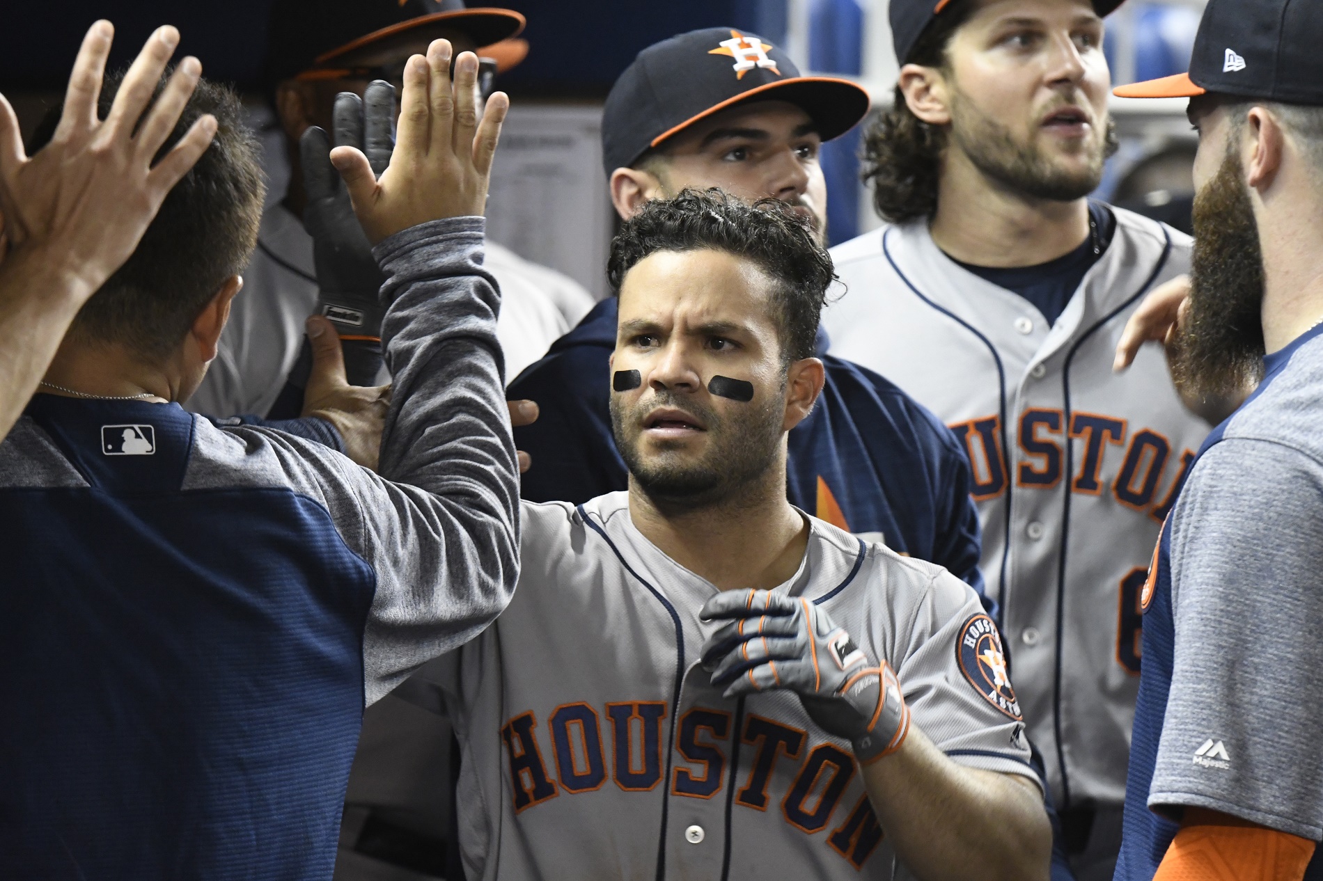 Altuve golpeó la escultura del Marlins Park con un batazo descomunal en victoria de Houston