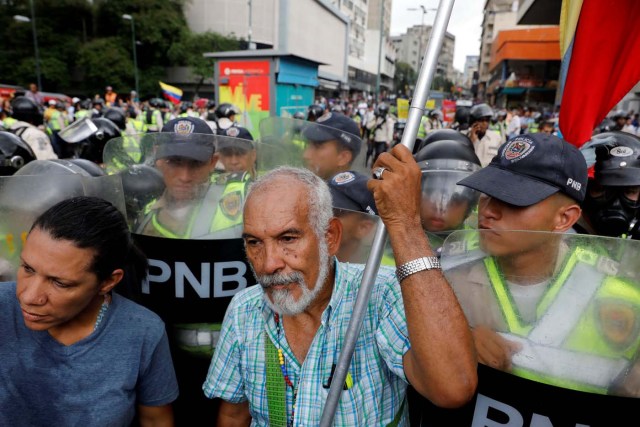 Elderly opposition supporters rally against President Nicolas Maduro in Caracas, Venezuela, May 12, 2017. REUTERS/Carlos Garcia Rawlins