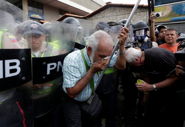 Las imágenes más inspiradoras que nos dejaron nuestros "viejos" en la #MarchadelosAbuelos REUTERS/Marco Bello