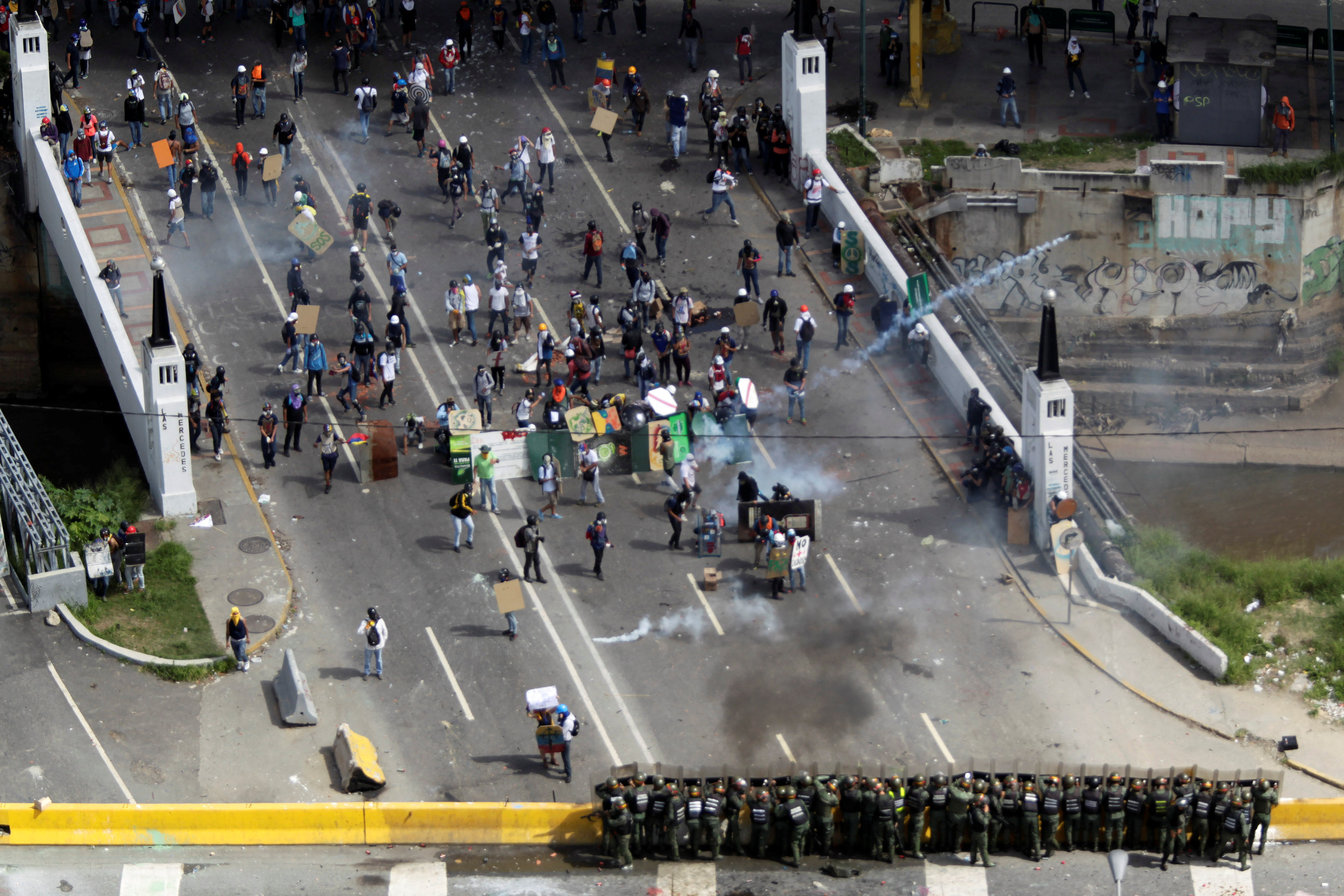 Al menos 70 heridos ingresados en Salud Baruta producto de la brutal represión contra la #MarchaDeLosLibertadores