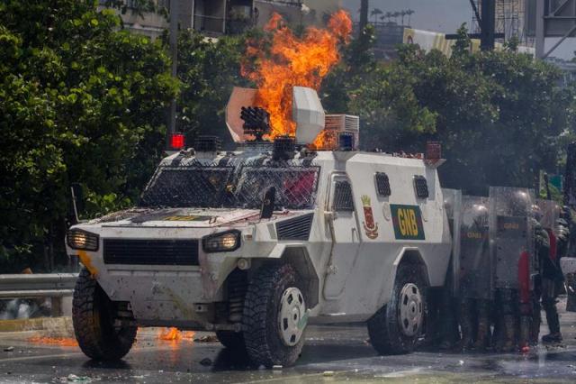 La brutal represión de este #10May que dejó un muerto y más de 160 heridos. EFE