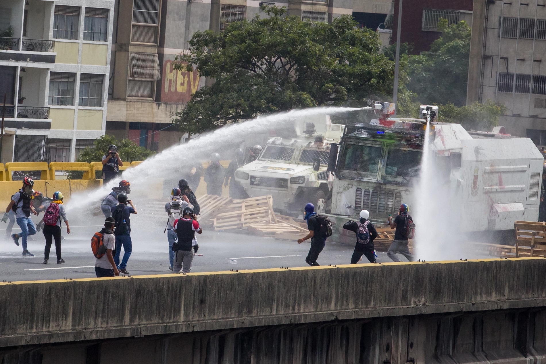 La oposición desafía al gobierno de Maduro por octava semana